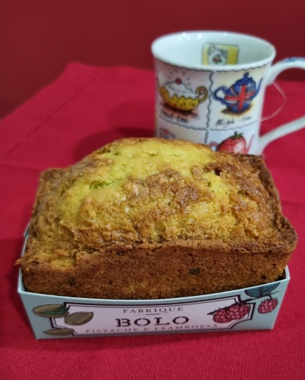 Saboroso bolo de pistache e framboesa