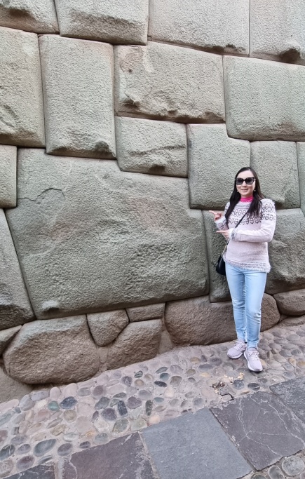 Quanta perfeição na Piedra de los 12 Ángulos em San Blas - Cusco!