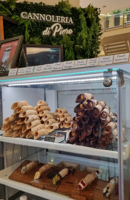 Cannoleria di Piero, um quiosque especializado em cannoli