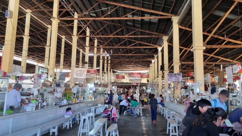 Mercado Central de San Pedro para comer barato em Cusco