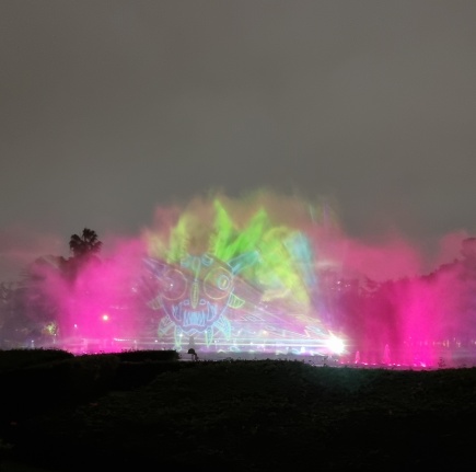 Show holográfico na Fuente de la Fantasía no Circuito Mágico del Agua no Parque de la Reserva em Lima