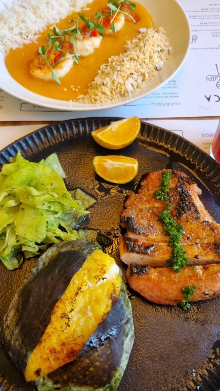 Saborosíssimos bobó de camarão do Manioca e matambre de porco com pamonha recheada de requeijão de corte e salada de erva-doce com maçã verde!