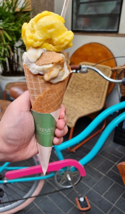 Gelato saudável de banoffee e manga