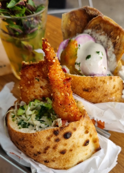 Schnitzel e sabich, sanduíches de rua do Oriente Médio