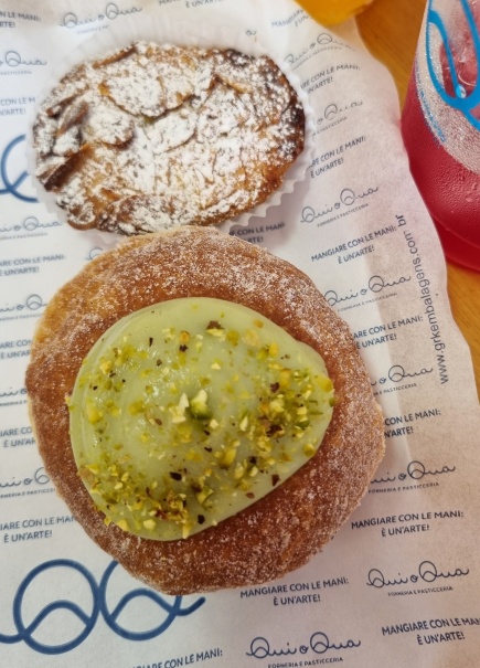 Pasticciotto mini de limão e bombolone de pistache