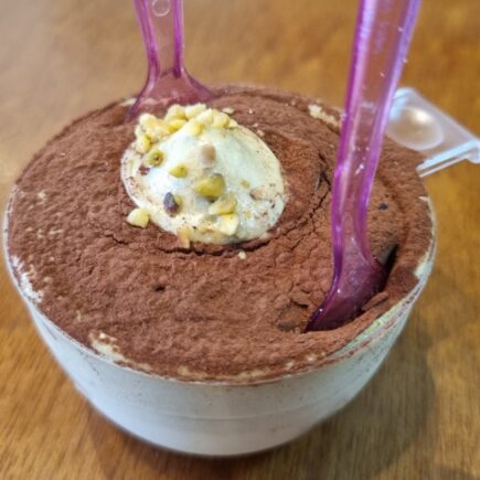 Decepcionante tiramisu de pistache do Two Sizes!