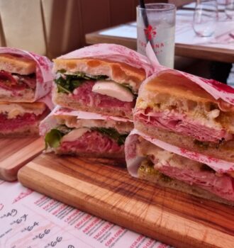 Deliciosos panini de focaccia da Toscana Focacceria!