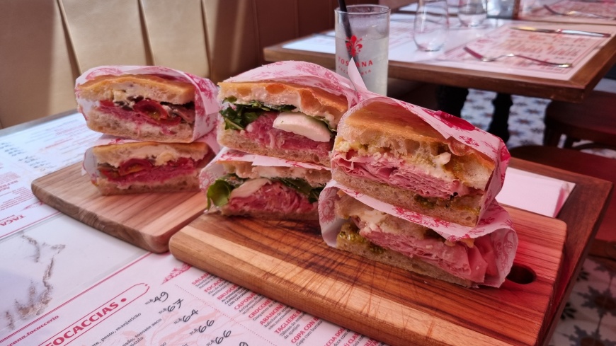 Deliciosos panini de focaccia da Toscana Focacceria!